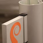 Táblaelem végzáró bepattintva, és kiegészítő síntakarók felragasztva