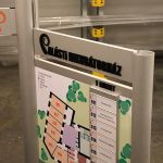 100mm-es Outdoor táblaelem beszerelve, térbetűkkel feliratozva