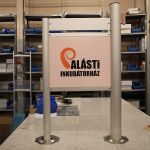 A táblarendszer hátulja