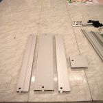 A táblaelemek kifúrva a körmös táblaszorítók csavarjainak