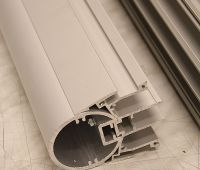 Totem Clam profil felcsavarozva az Outdoor oszlopra