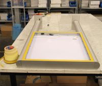 Kétoldalas ragasztócsík a dobozon