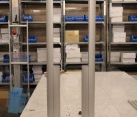 Az oszlop burkolatok felpattintva az oszlop magokra, villanykábel bevezetve